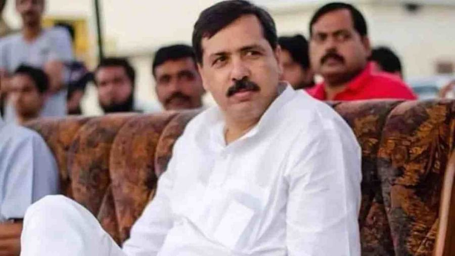  25 हजार का इनामी पूर्व सांसद धनंजय सिंह खुलेआम घूम रहा पुलिस 7 महीने से कर रही तलाश किनारा कर रहे अधिकारी!