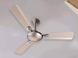 कितने सालों तक चल सकता है एक सीलिंग फैन? कब होती है इसे बदलने की जरूरत?