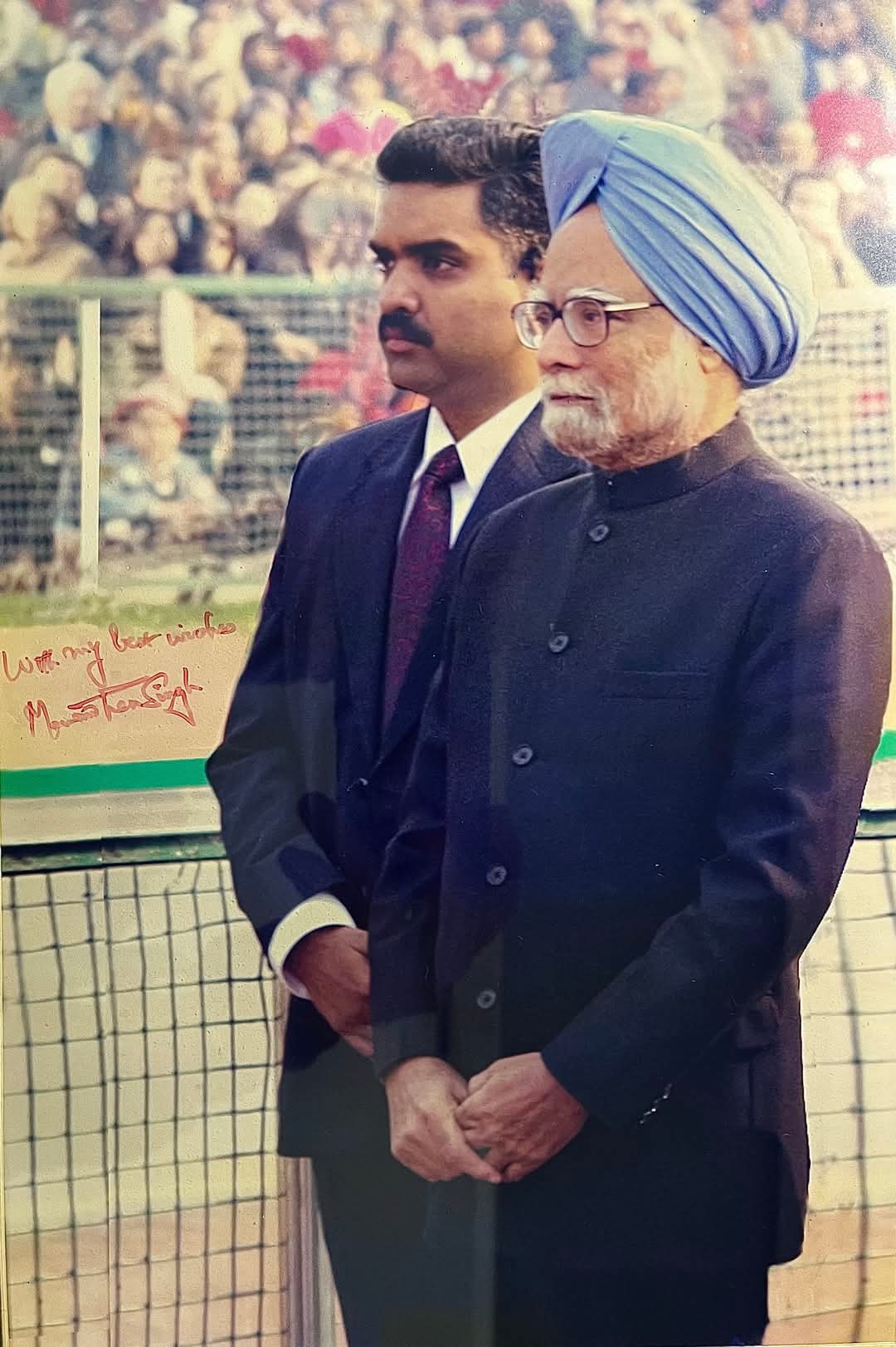 हज़ारों जवाबों से अच्छी है मेरी खामोशी,  न जाने कितने सवालों की आबरु रखती है...  नही रहे पूर्व प्रधानमंत्री मनमोहन सिंह 