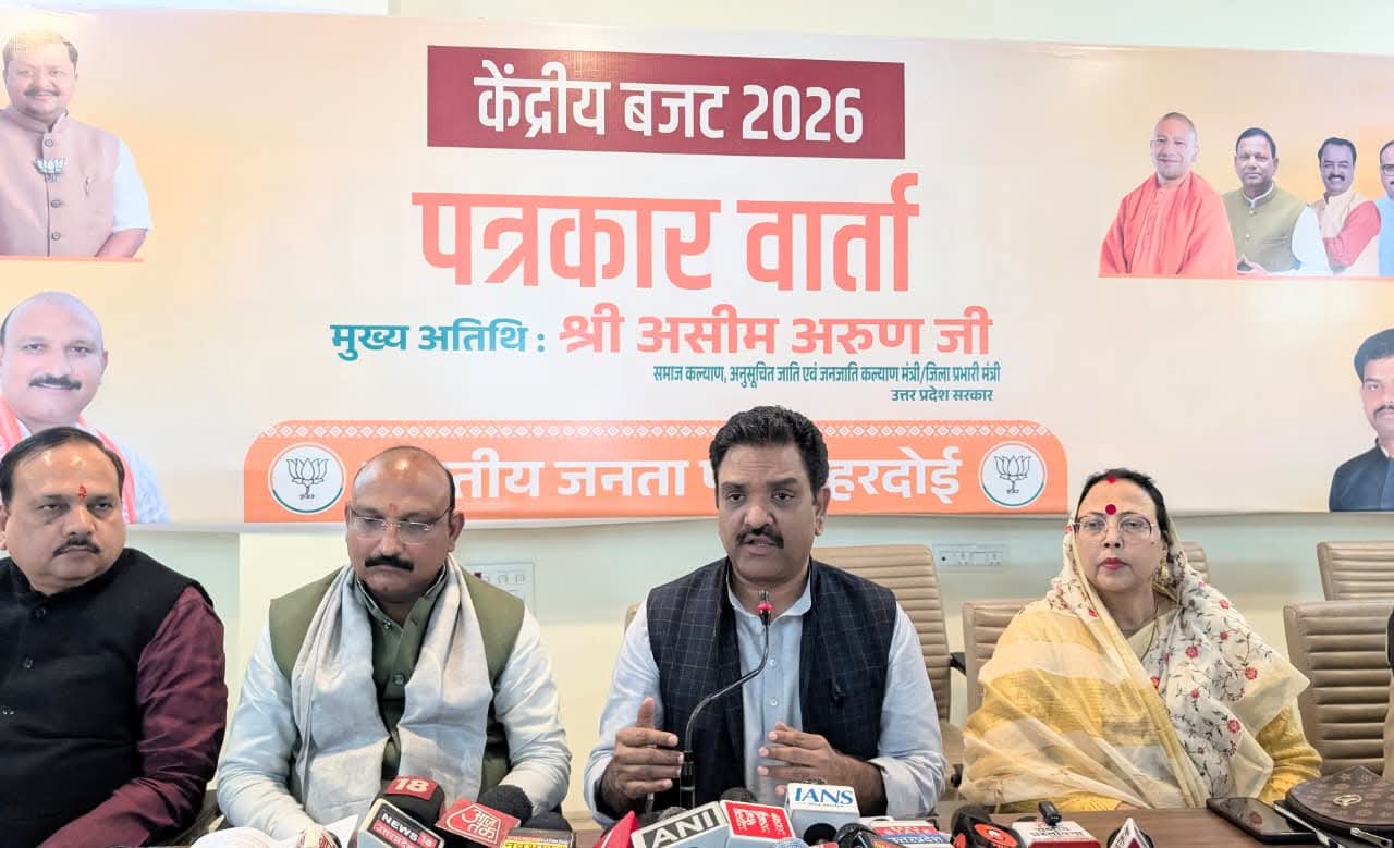 बजट की खूबियां समझाने आये मंत्री असीम अरुण , लंबा दौर चला सवालों और उनके जबाबों का 