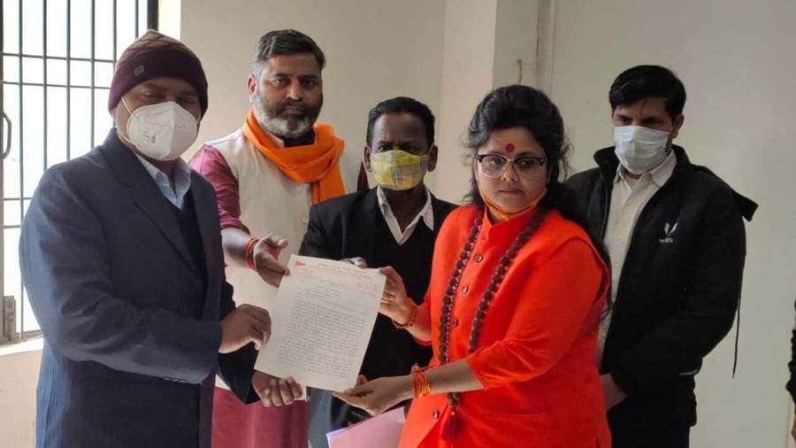 हिजाब विवाद में हिंदू महासभा की एंट्री यूनिफॉर्म सिविल कोड लागू करने और संस्थानों को मजहबी पहनावे से दूर रखने की मांग