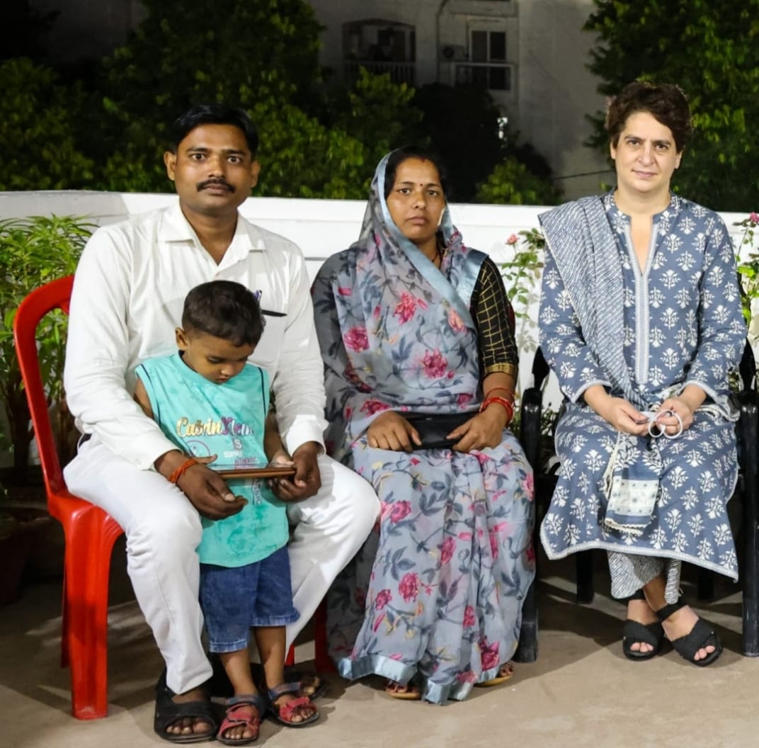 पसगंवा चीरहरण विक्टिम रितु को प्रियंका लाई कांग्रेस में