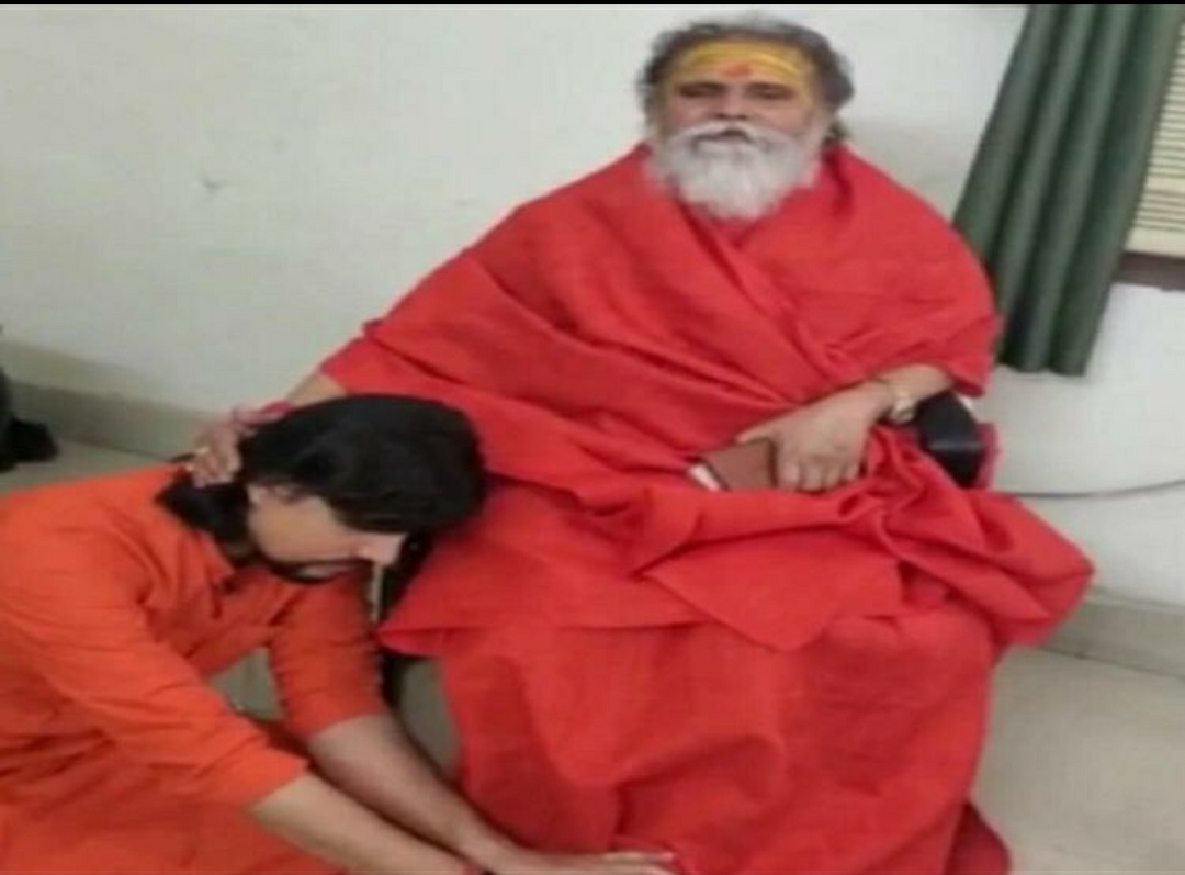 कुछ इस तरह मांगी थी आनंद गिरि ने महंत नरेंद्र गिरि से माफ़ी