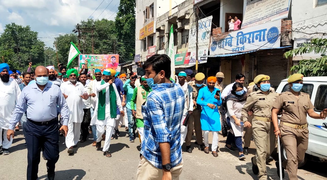 भादौं की कड़ी धूप में किसानों ने किया कड़ा विरोध प्रदर्शन पर बंद रहा बेअसर