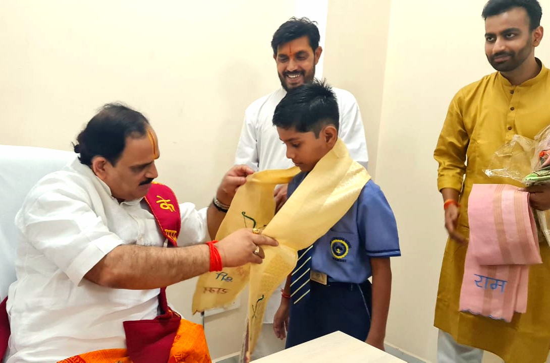 Day 3 : राम कथा लाइव , हम समाज के आगे करते हैं जयमाल प्रसंग और घर मे कहते हैं बहु से कि घूंघट काढ़ो , संकीर्ण रूढ़ियों पर प्रेमभूषण महाराज के शब्दबाण