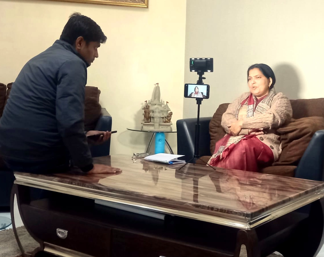 डिंपल यादव ने बजट को बताया निराशजनक , मंत्री रजनी तिवारी का पलटवार उन्होंने लोगों को लूटा , महिलाओं को ठगा