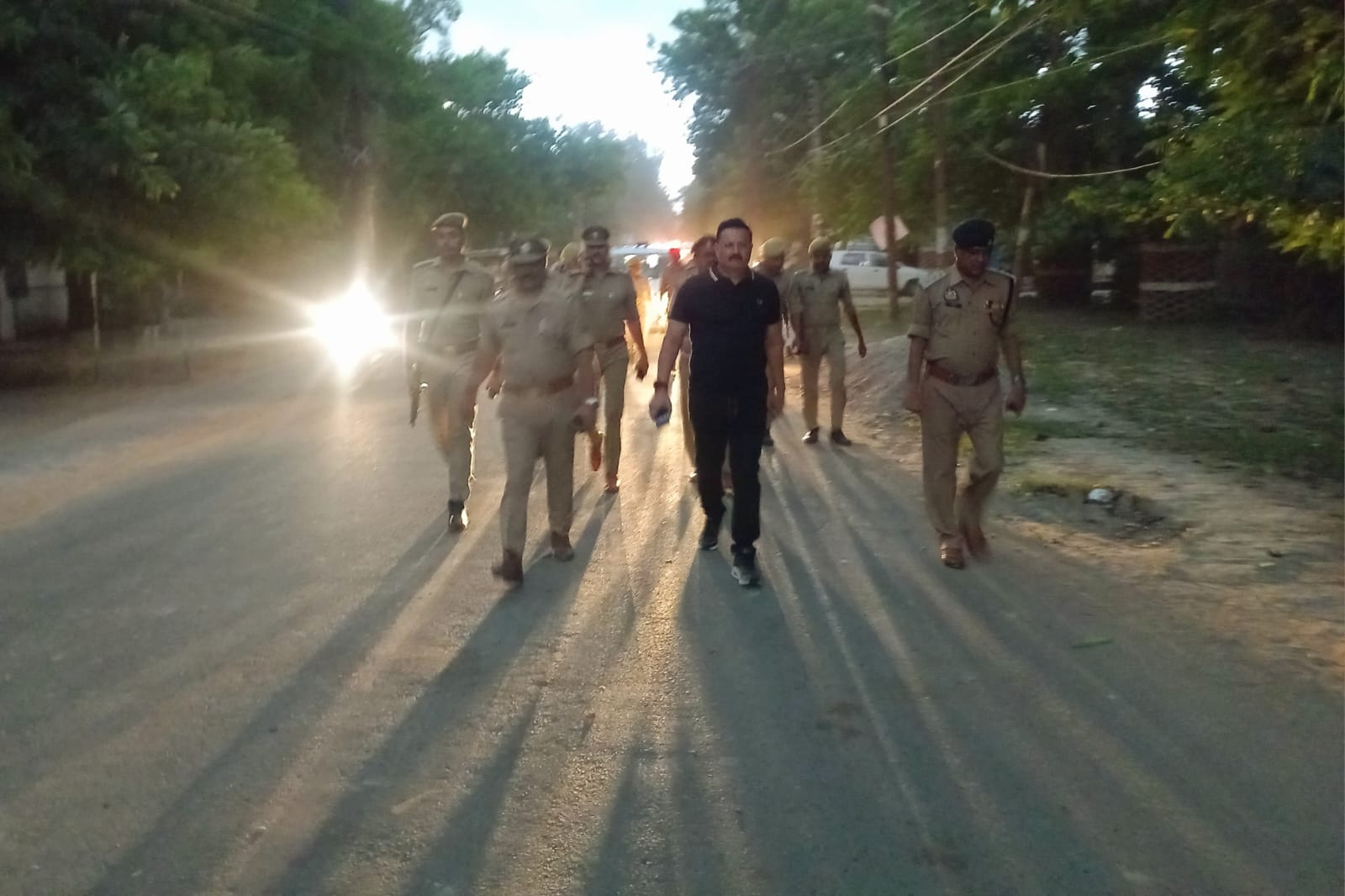 जब जवान मूवी शो के बीच में पिक्चर हॉल कैम्पस में पहुंचे पुलिस कप्तान , कुछ यूं रहा पब्लिक का रिएक्शन , वीडियो वायरल