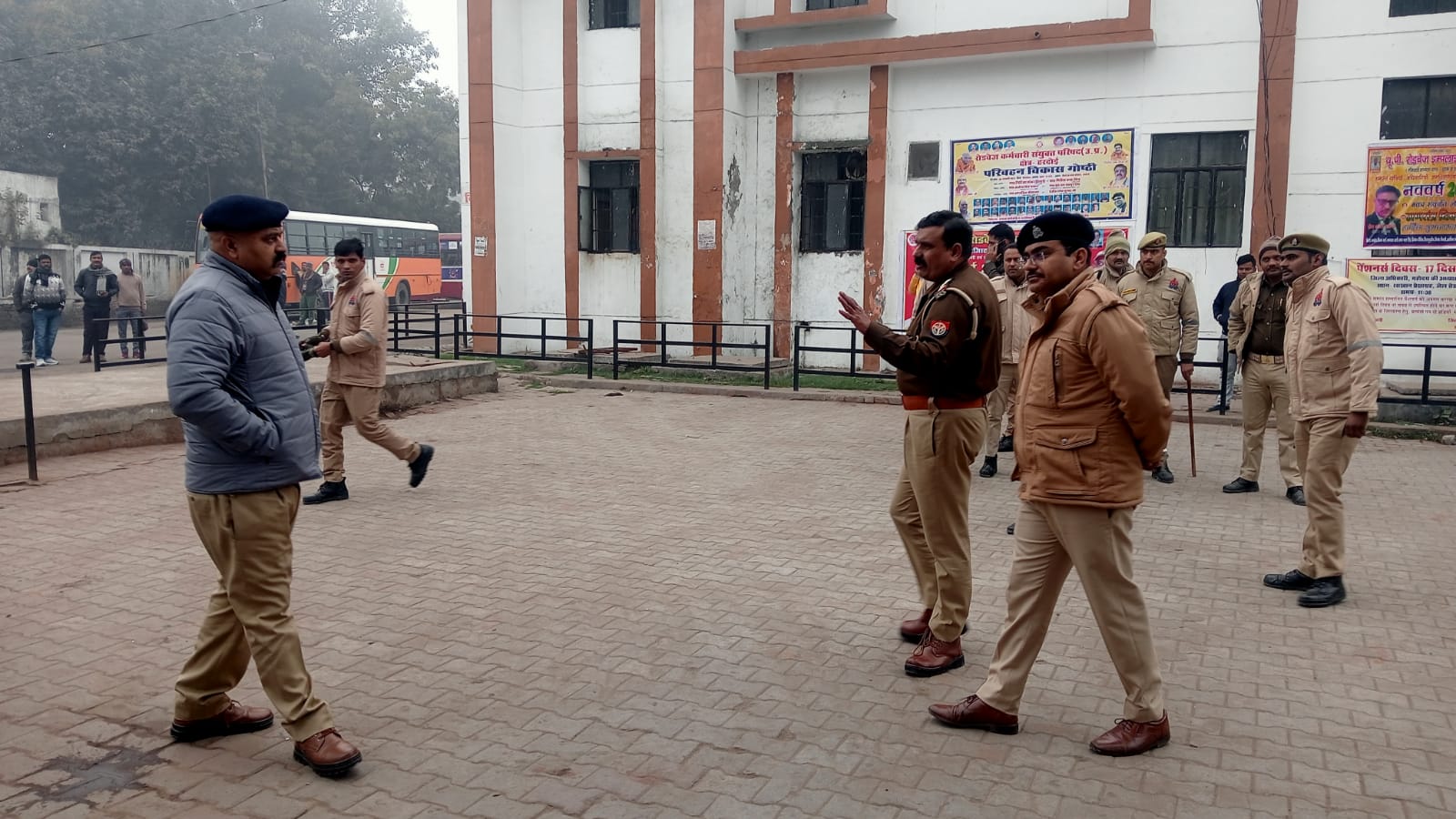 हिट एंड रन कानून के विरोध में ड्राइवरों का विरोध प्रदर्शन जारी , पुलिस ने दिखाई सख्ती तब हो पाया हालात पर काबू  