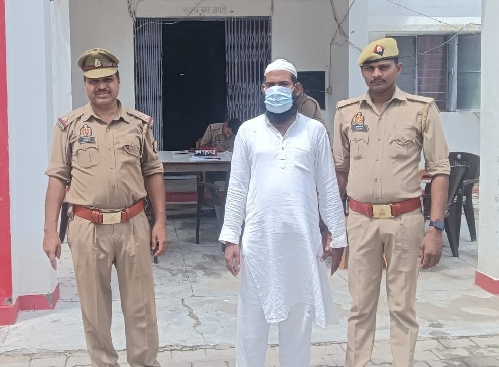 हरदोई - अपने जिन्नात से बुलवाया , गलत काम किया - मुफ़्ती पर एक दलित युवती के आरोप
