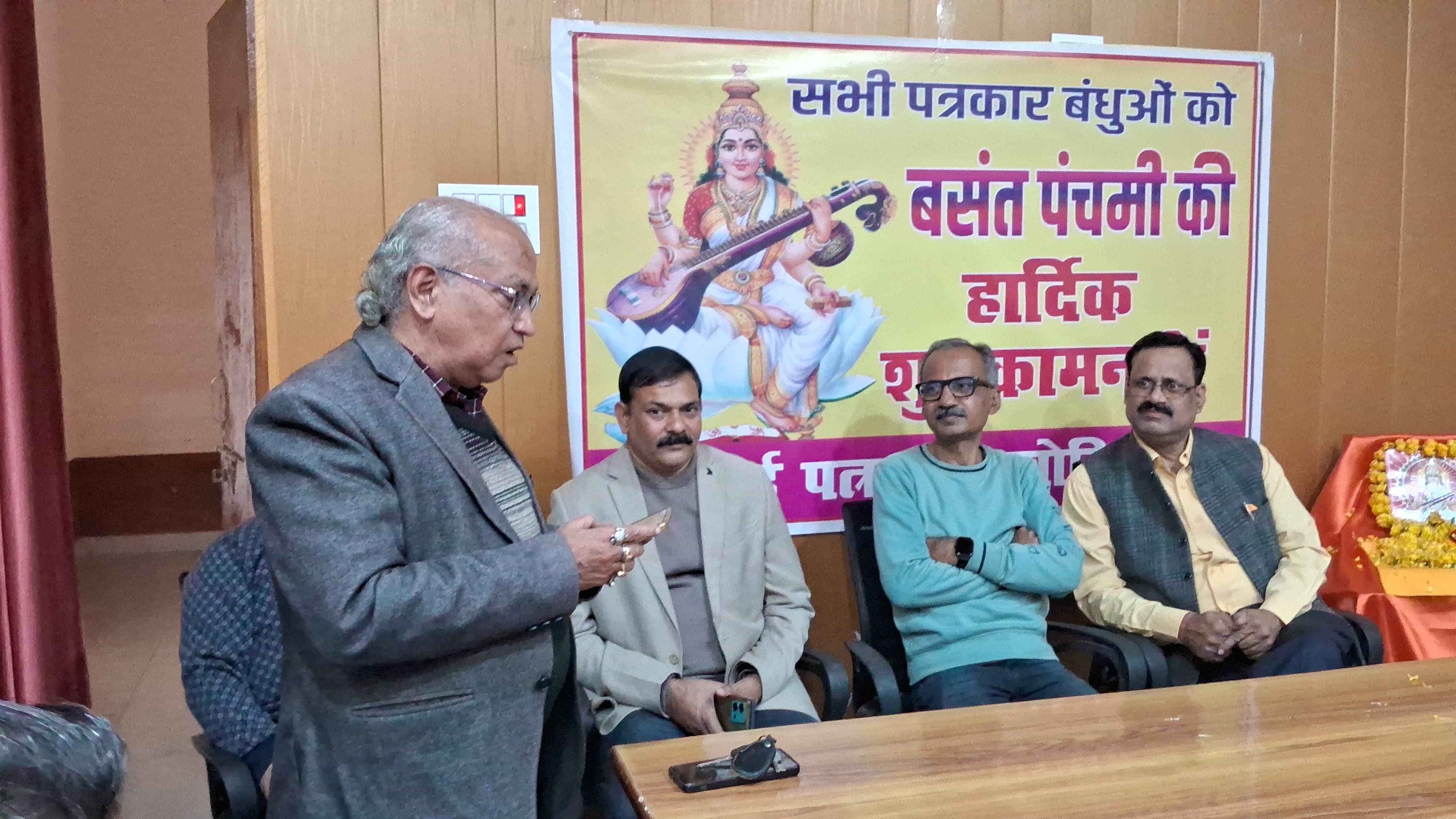 बसंत पंचमी : हरदोई पत्रकार एसोसिएशन ने किया देवी सरस्वती का आराधन