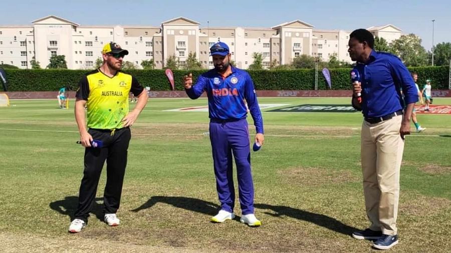 India vs Australia, Warm-Up Live Score T20 World Cup: मैक्सवेल-स्मिथ ने संभाली ऑस्ट्रेलिया की पारी, 10 ओवर पूरे