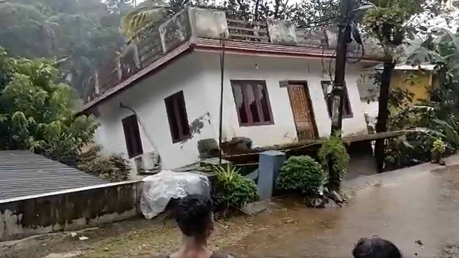 केरल में भारी बारिश, बाढ़ से तबाही…24 की मौत, पलक छपकते ही पानी में बह गया घर, 11 जिलों के लिए अलर्ट