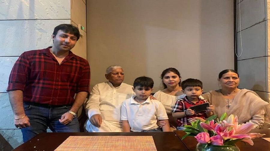 यूपी में अखिलेश को RJD का बिना शर्त समर्थन का असर लालू यादव के दामाद बने एसपी प्रत्याशी सिकंदराबाद सीट से लड़ेंगे चुनाव