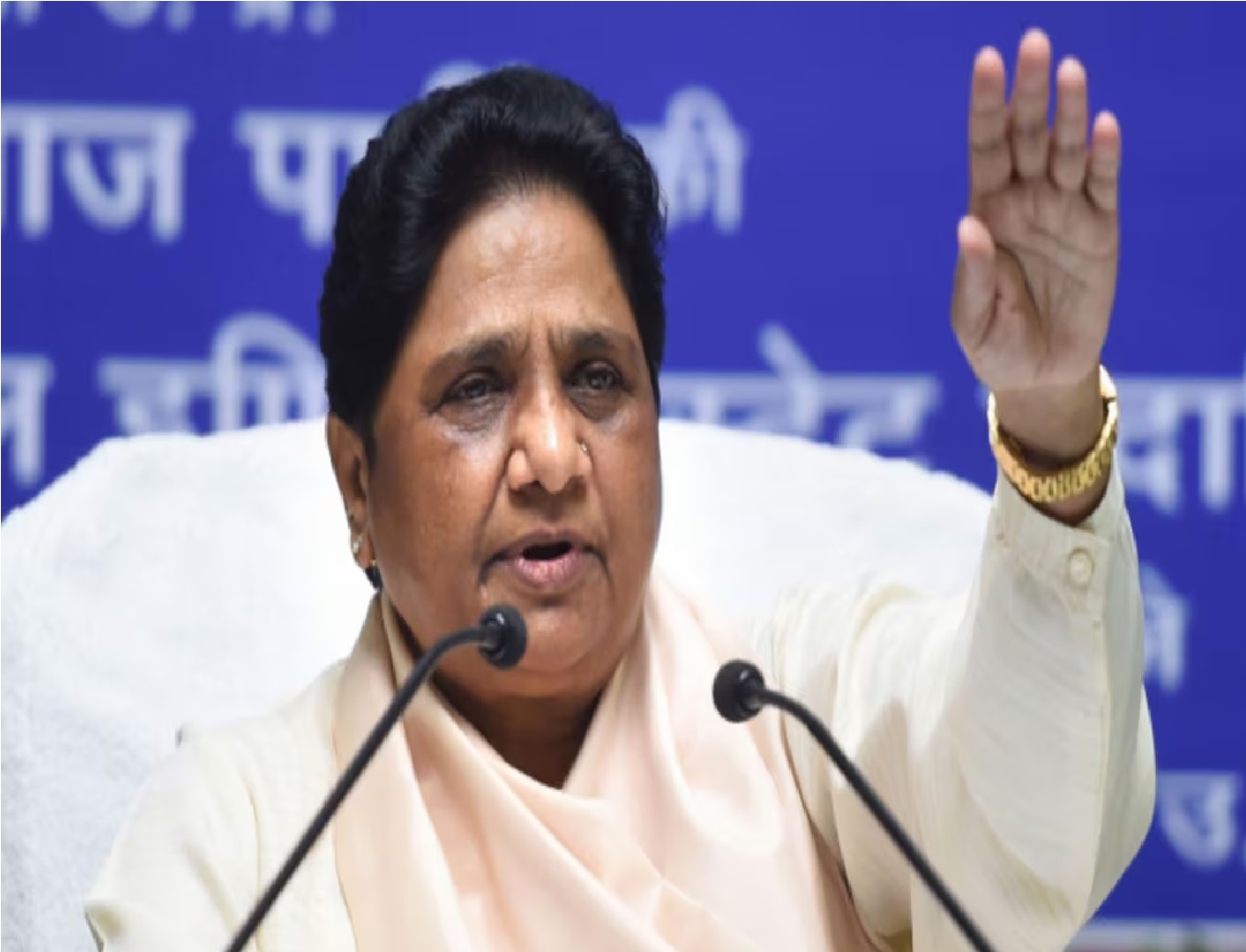 UP: लोकसभा चुनावों की रणनीति बनाने के लिए Mayawati ने बृहस्पतिवार को बसपा पदाधिकारियों की बैठक बुलाई