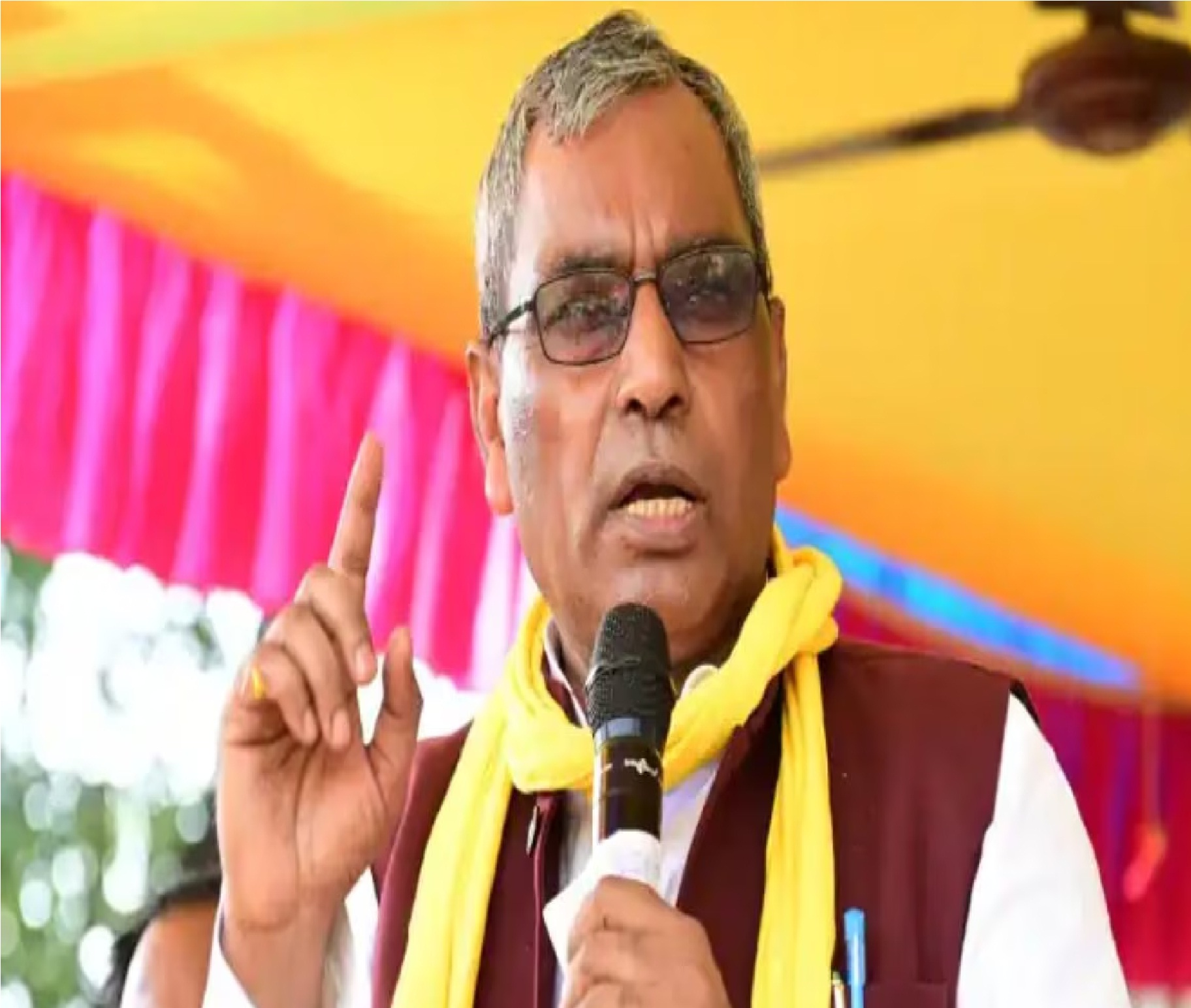 UP: अपराधियों से आधार कार्ड मांगे क्या…अखिलेश यादव पर ओपी राजभर का बड़ा जुबानी हमला