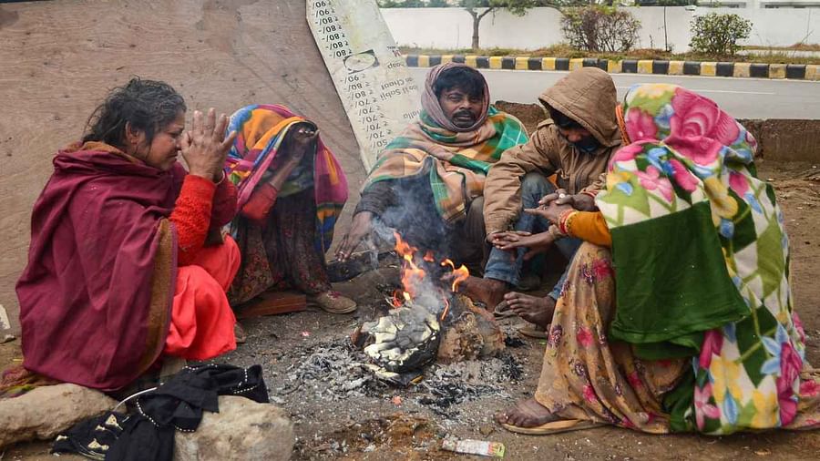 दिल्ली में ठंड ने तोड़ा 9 सालों का रिकॉर्ड अभी और बढ़ेगी शीतलहर पांच डिग्री तक गिरेगा पारा
