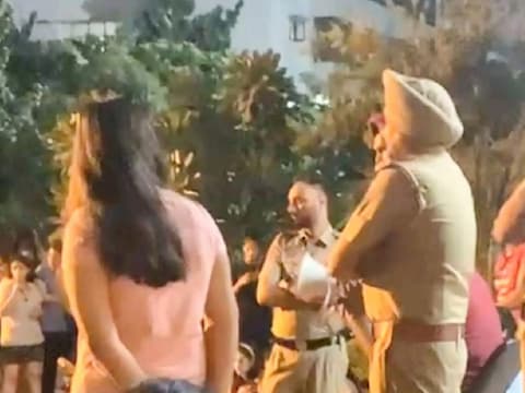 आपत्तिजनक कंटेंट मामलों को सोशल मीडिया से कैसे हटाती हैं पुलिस और एजेसियां