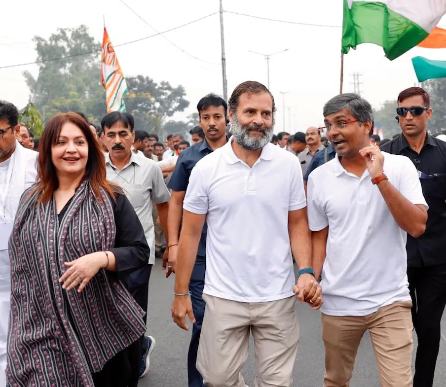 #Bharat Jodo Yatra: राहुल गांधी को मिला पूजा भट्ट का साथ, कदम से कदम मिलाती दिखीं एक्ट्रेस