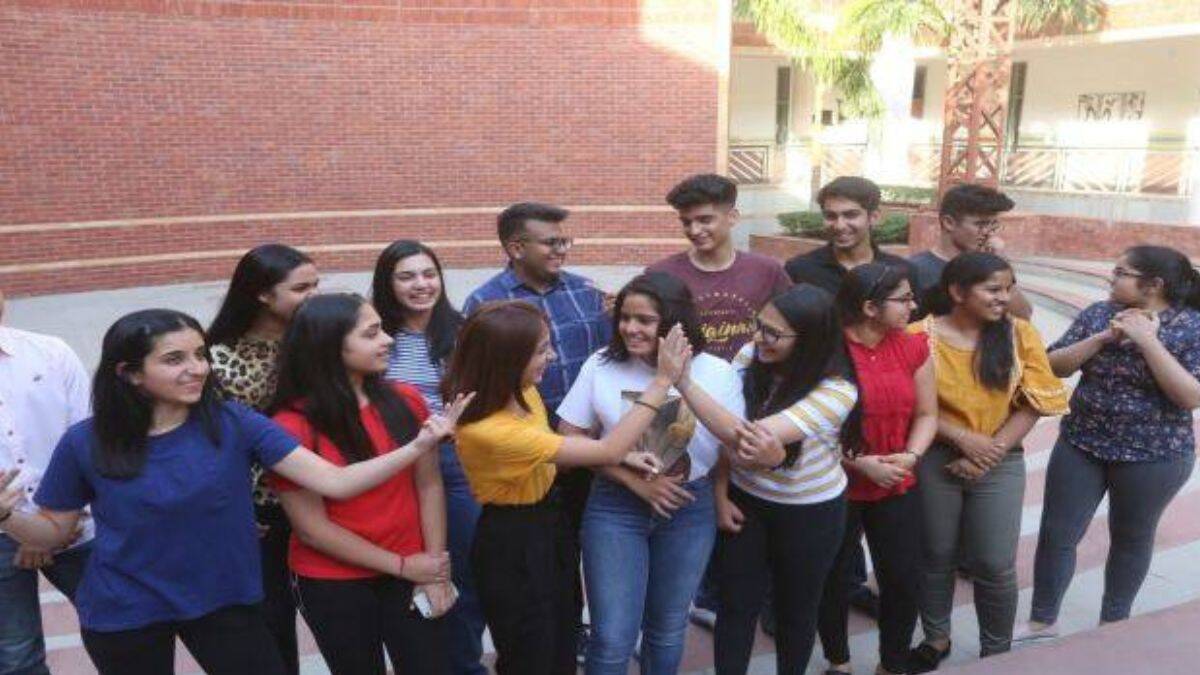 New Delhi: CBSE ने घोषित किए 12वीं के नतीजे, 87.33% हुए पास, वेबसाइट्स पर देख सकते हैं परिणाम