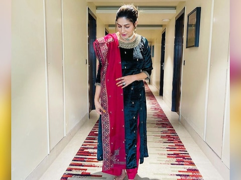 हरियाणवी डांसर सपना चौधरी ने कोर्ट में किया सरेंडर