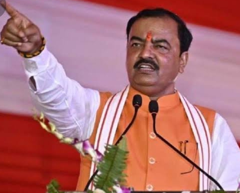 हेलीकॉप्टर से नही आयेगें केशव मौर्या , सड़क के गड्ढे कैसे भरेंगे इतनी जल्दी ये खंजर प्रश्न