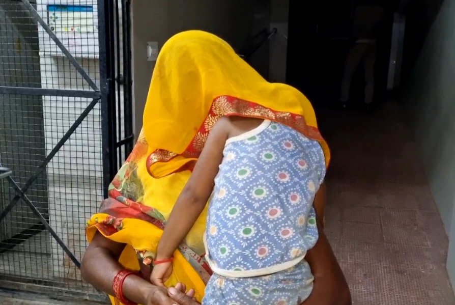 हरदोई में 2 साल की मासूम के साथ दुष्कर्म की वारदात,पड़ोसी ने अमरुद खिलाने के बहाने ले जाकर दुष्कर्म की वारदात को दिया अंजाम