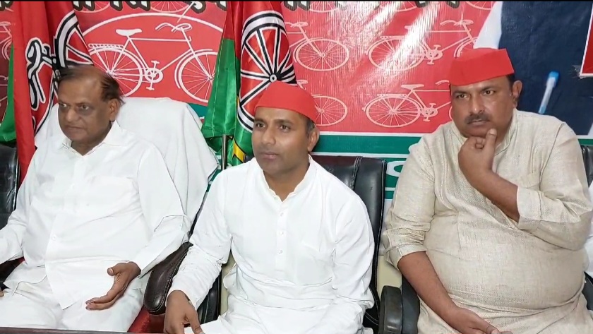 सपा प्रवक्ता सुनील साजन ने देवरिया कांड के आरोपी के घर पर बुलडोजर एक्शन पर उठाए सवाल