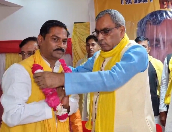डूबती नैया है सपा , जिसे मरना हो वो इसमे बैठे - ओमप्रकाश राजभर 