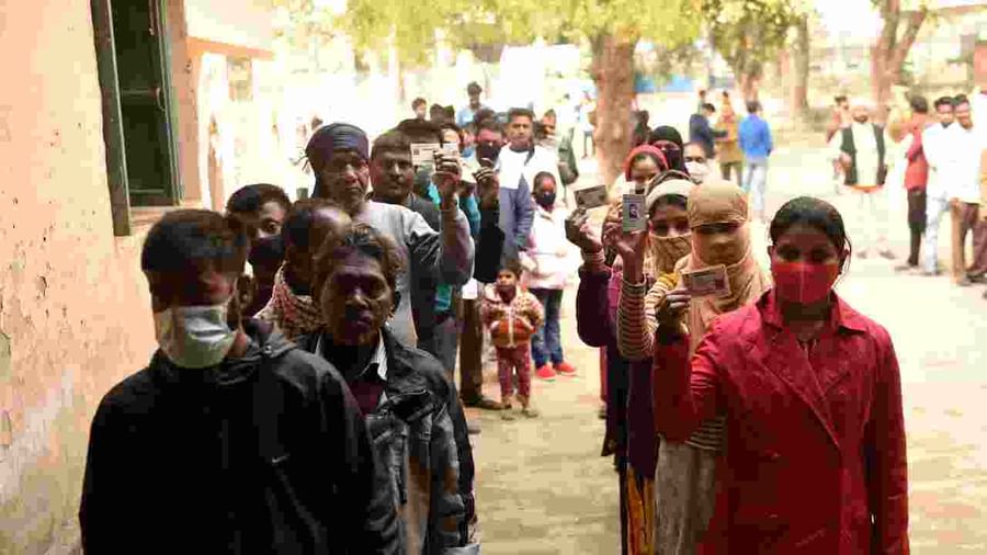 पति सलाखों के पीछे और सियासी मैदान में वजूद बचाने को उतरी पत्नियां