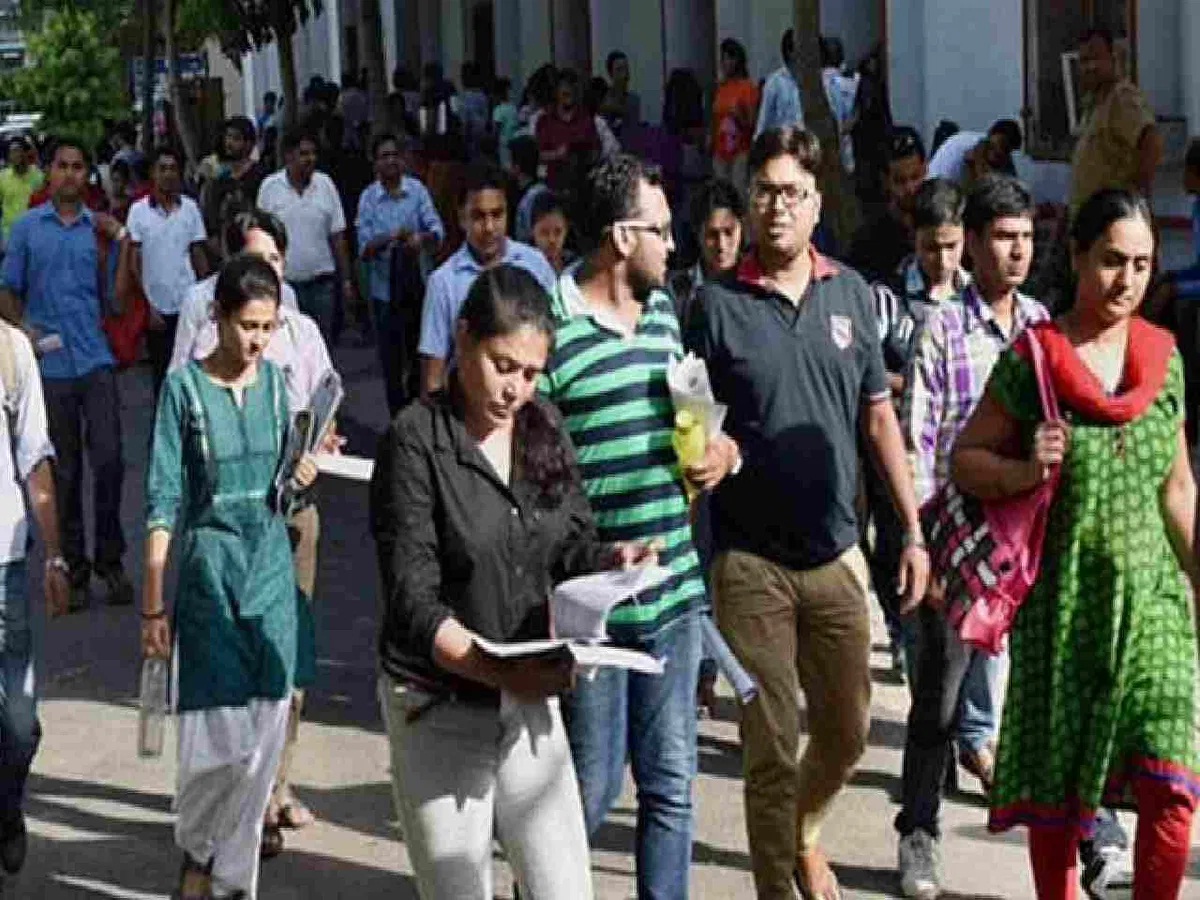 UP: मुख्य सेविका परीक्षा में AI सॉफ्टवेयर से पकड़ी गई 8 महिला सॉल्वर, नकल रोकने में काम आया