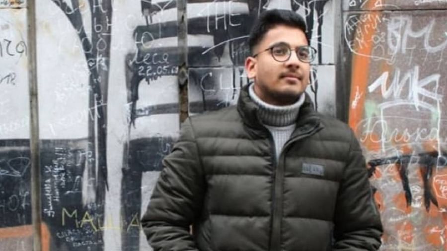 पापा दो दिन से बंकर के अंदर हूं और अब तक जिंदा हूं एमबीबीएस करने यूक्रेन गया बांदा का लाल युद्ध में फंसा परिजनों ने पीएम मोदी से लगाई गुहार