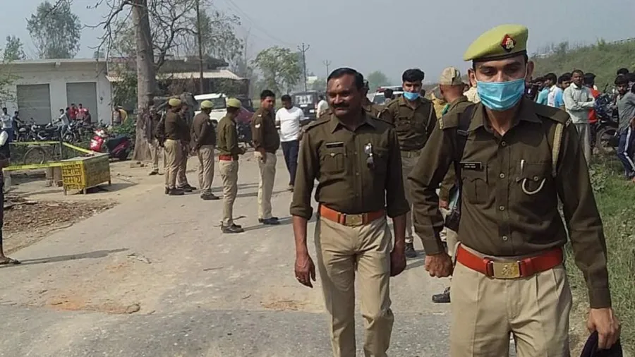 पूर्व केंद्रीय मंत्री संतोष गंगवार के गांव में ढाबा मालिक की हत्या गला और पैर काटकर दिया वारदात को अंजाम