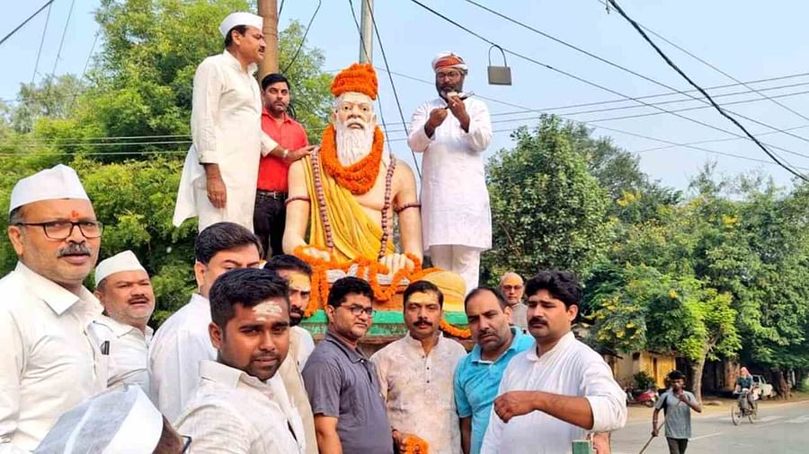 CM योगी के बयान के विरोध में कांग्रेस ने चलाया स्वच्छता अभियान, सभी जिलों में लगाई झाड़ू