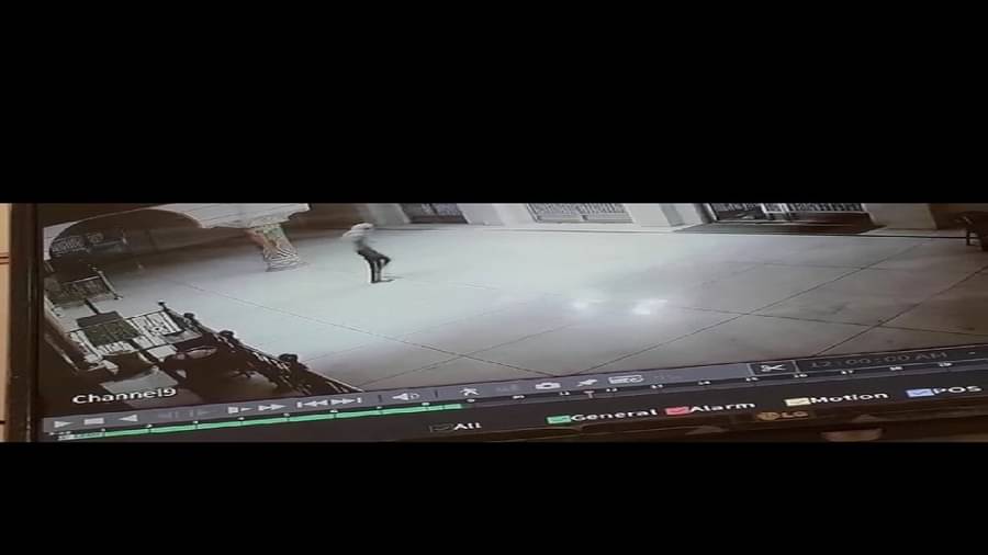  बागपत में मंदिर का दानपात्र तोड़कर लाखों का सामान ले उड़े चोर घटना CCTV में कैद