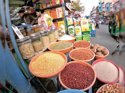 दो अप्रैल से शुरू हो रहा नवरात्र बाजारों में बढ़ी भीड़ ड्राई फ्रूट से लेकर फलों के दाम बढ़े