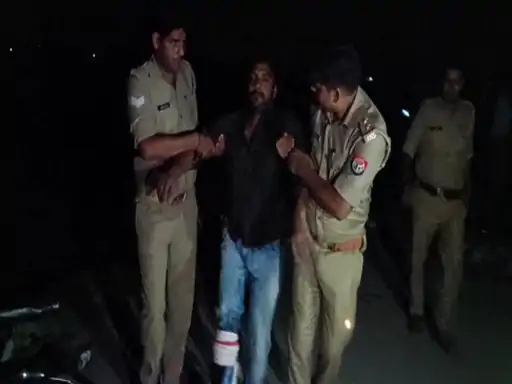 आजमगढ़ पुलिस मुठभेड में शातिर गोकश घायल