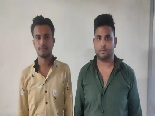 एयरपोर्ट में युवक के जूते से बरामद हुआ सोना मुंबई जा रहे थे रामपुर के दो युवक डील कैंसिल होने पर फ्लाइट से उतरे