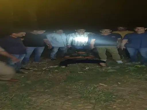 मुठभेड़ तीन गो-तस्कर गिरफ्तार एक फरार पुलिस को देखकर गो-तस्करों ने ताबड़तोड़ की फायरिंग