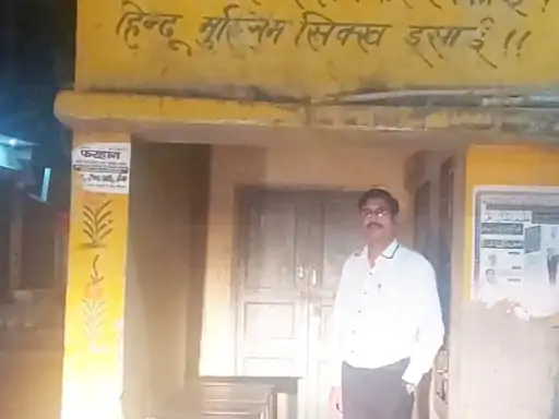 रामपुर मनिहारान में पंपो की जांच को निकले ईओ रात में एक कर्मचारी मिला नदारद एक दिन का काटा गया वेतन