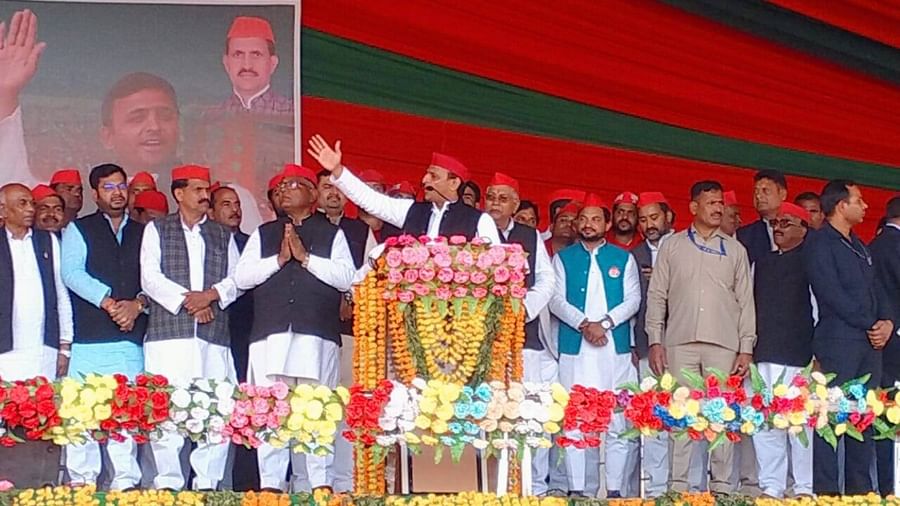 अखिलेश यादव ने सीएम योगी पर साधा निशाना कहा- गर्मी निकालने की बात करते थे बाबा अब उनके कार्यकर्ता हो गए ठंडे