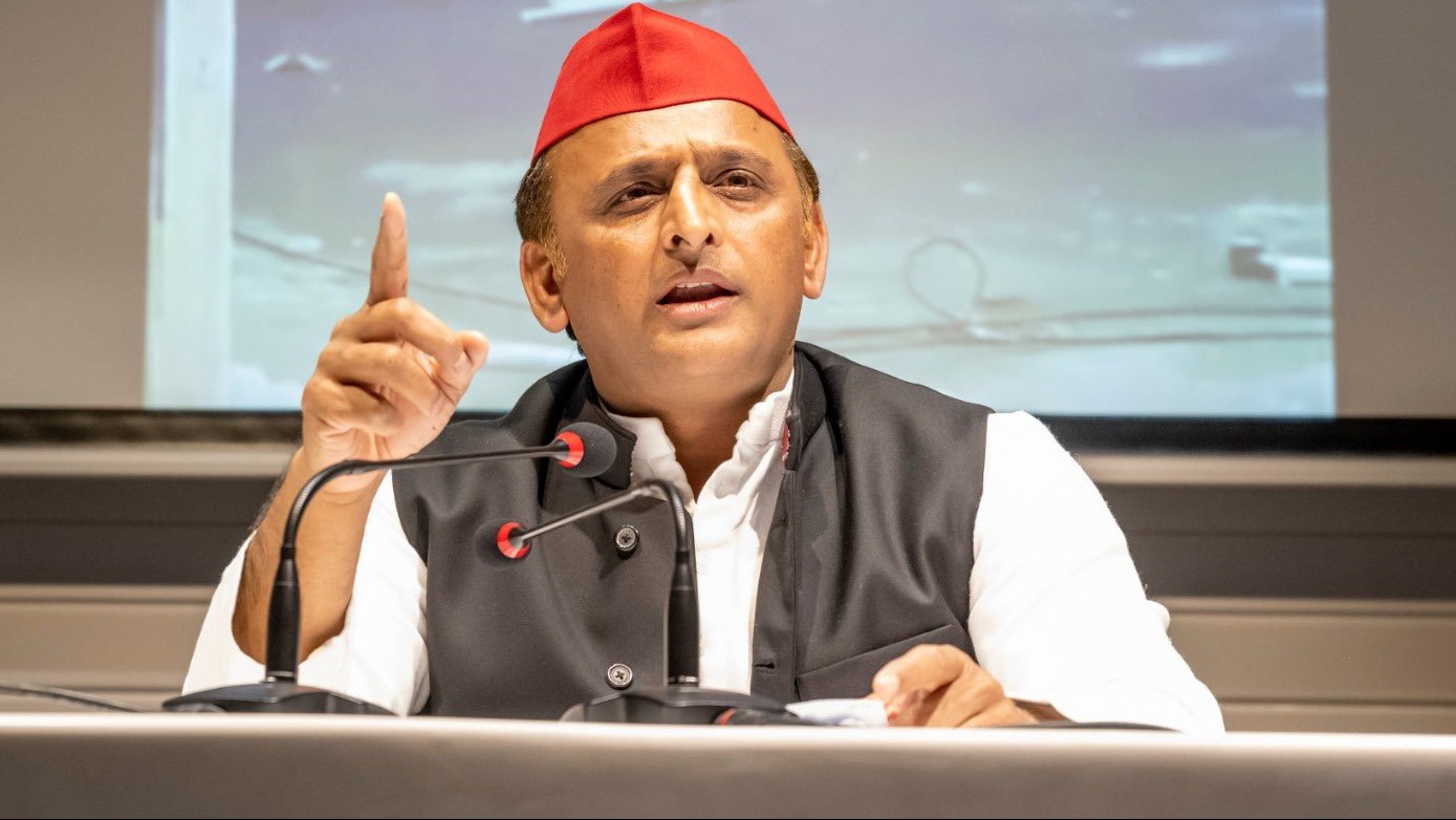 Akhilesh Yadav: बदल गए अखिलेश यादव के सुर? शाइस्ता को माफिया बताने पर नाखुश