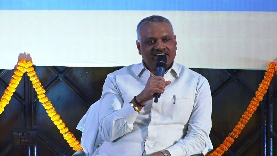 UP: सीनियर IAS आलोक सिन्हा बने UP-IAS एसोसिएशन के अध्यक्ष, IAS वीक को लेकर हुई बैठक में हुआ काफी हंगामा