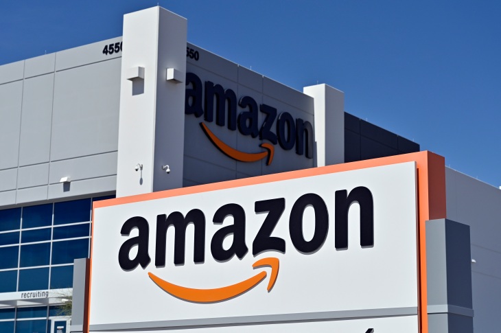 क्यों करना सेल का इंतजार, Amazon से सस्ते में अभी खरीदें प्रीमियम TV