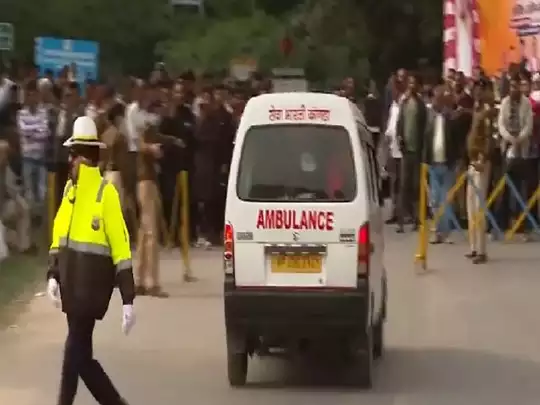 एंबुलेंस के लिए PM मोदी ने रुकवाया अपना काफिला