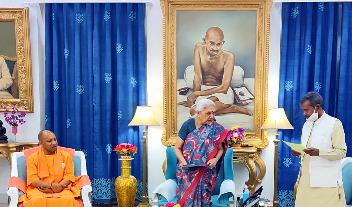 स्वतंत्रता सेनानियों पर पुस्तकें पढ़ें छात्र: उप्र की राज्यपाल