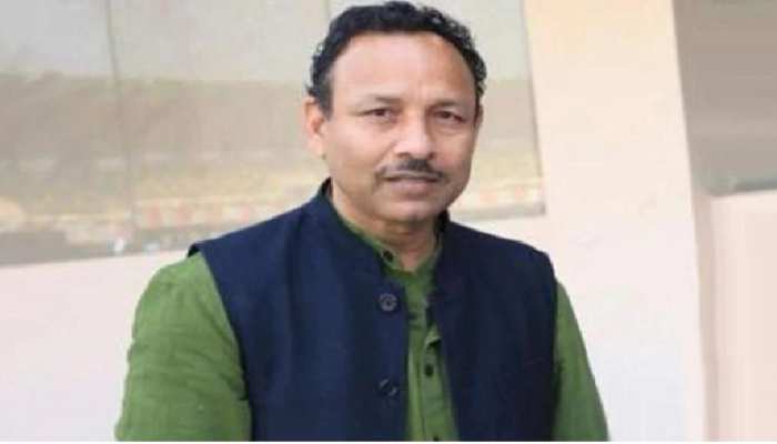 सपा प्रवक्ता अनुराग भदौरिया के घर कुर्की का नोटिस चस्पा