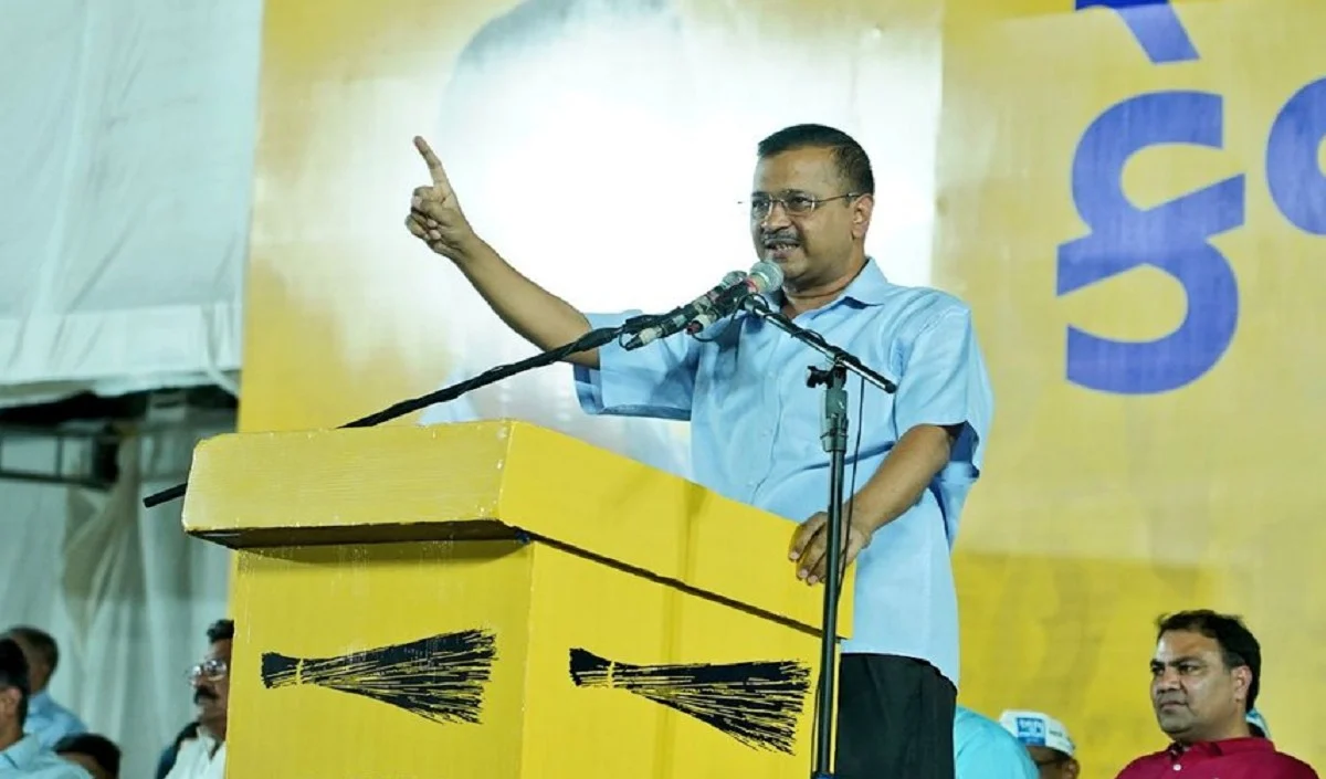 राजकोट में केजरीवाल का बड़ा ऐलान गुजरात में AAP की सरकार बनी तो बुजुर्गो को कराएंगे मुफ्त तीर्थ यात्रा