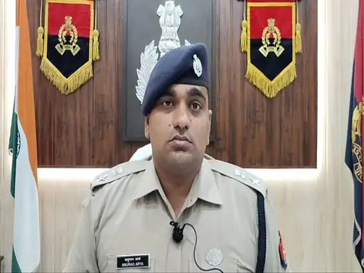 आजमगढ़ पुलिस ने 17 पुलिस कर्मियों के किए तबादले, कानून व्यवस्था की बेहतरी के लिए हुए फेरबदल, बिलरियागंज के इंस्पेक्टर विजय कुमार बने पीआरओ