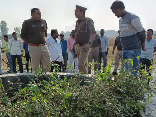 आजमगढ़ पुलिस: कुंए से मिली थी पांच टुकड़ो में बॉडी, शव की शिनाख्त करा रही पुलिस