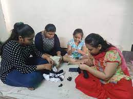 आजमगढ़ में अंधेरी आंखों से उजाला भर रही विभा गोयल 22 वर्ष पहले दोनो आंखों की रोशनी खो चुकी विभा ने नही मानी हार